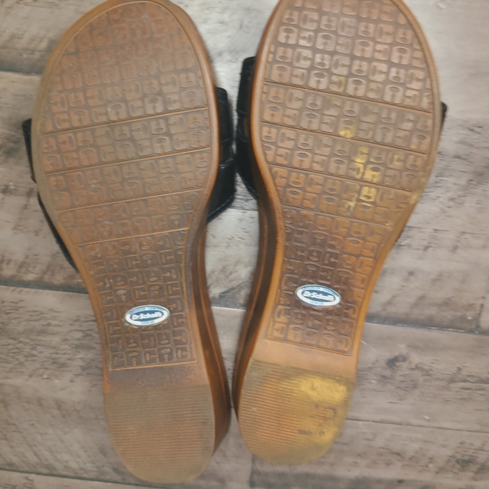 Dr. Scholl's Faux Wood Retro Exercise Sandal with Patent Black Strap - Picture 5 of 5
